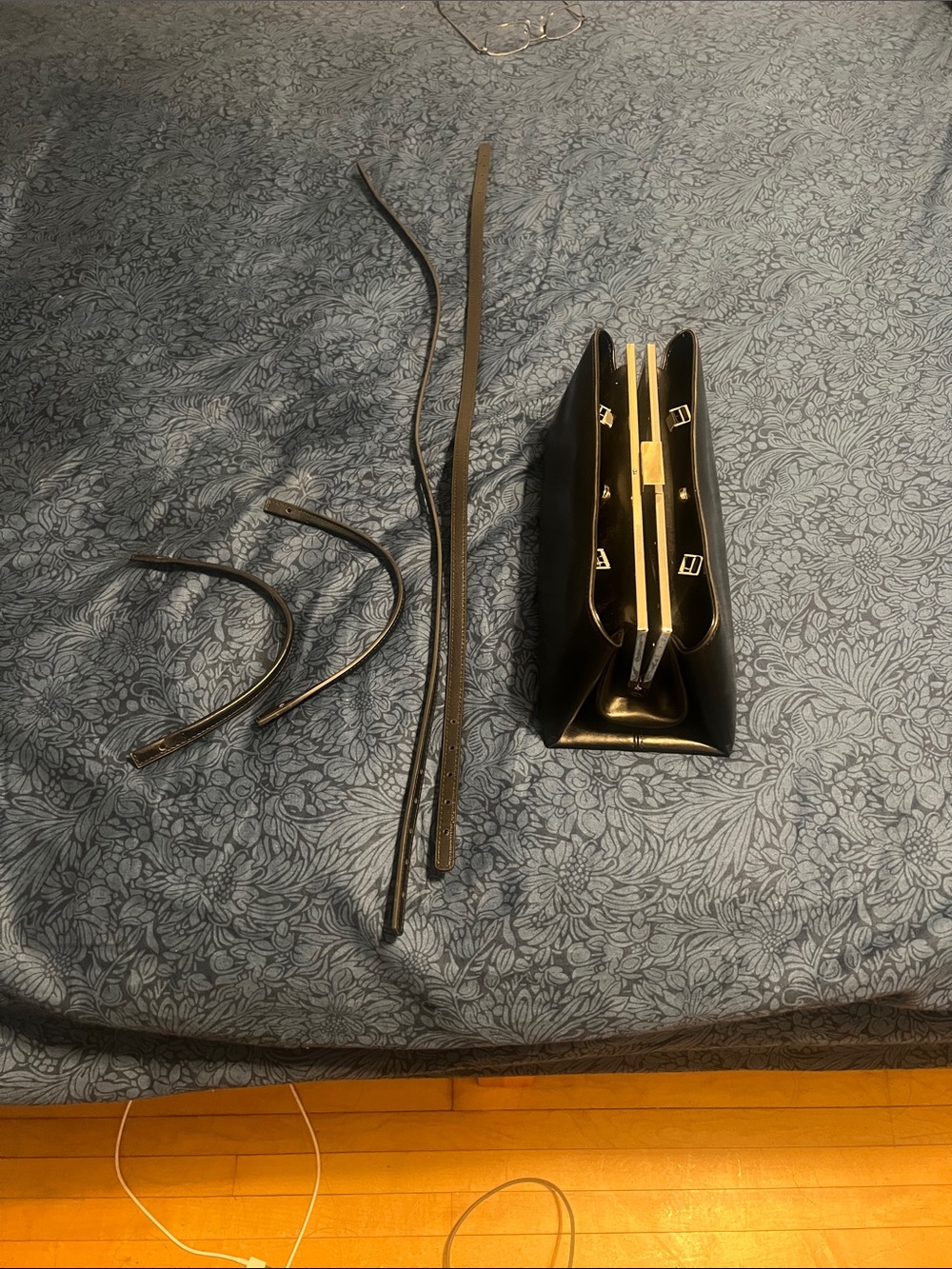 Verafied Eclair bag - All straps included - Gently used, minimal signs of wear.